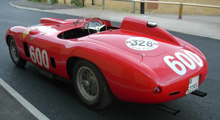 Ferrari, Aston, Mercedes : quelles "classiques" coûtent le plus cher ?