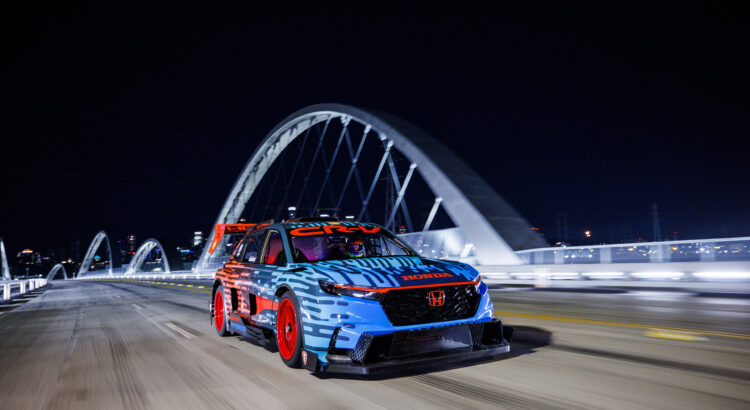 Honda CR-V Hybrid Racer (2023) : une "bombinette" au coeur d'IndyCar
