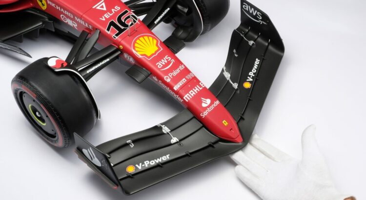 Vous ne devinerez jamais combien coûte cette Ferrari F1-75 miniature...