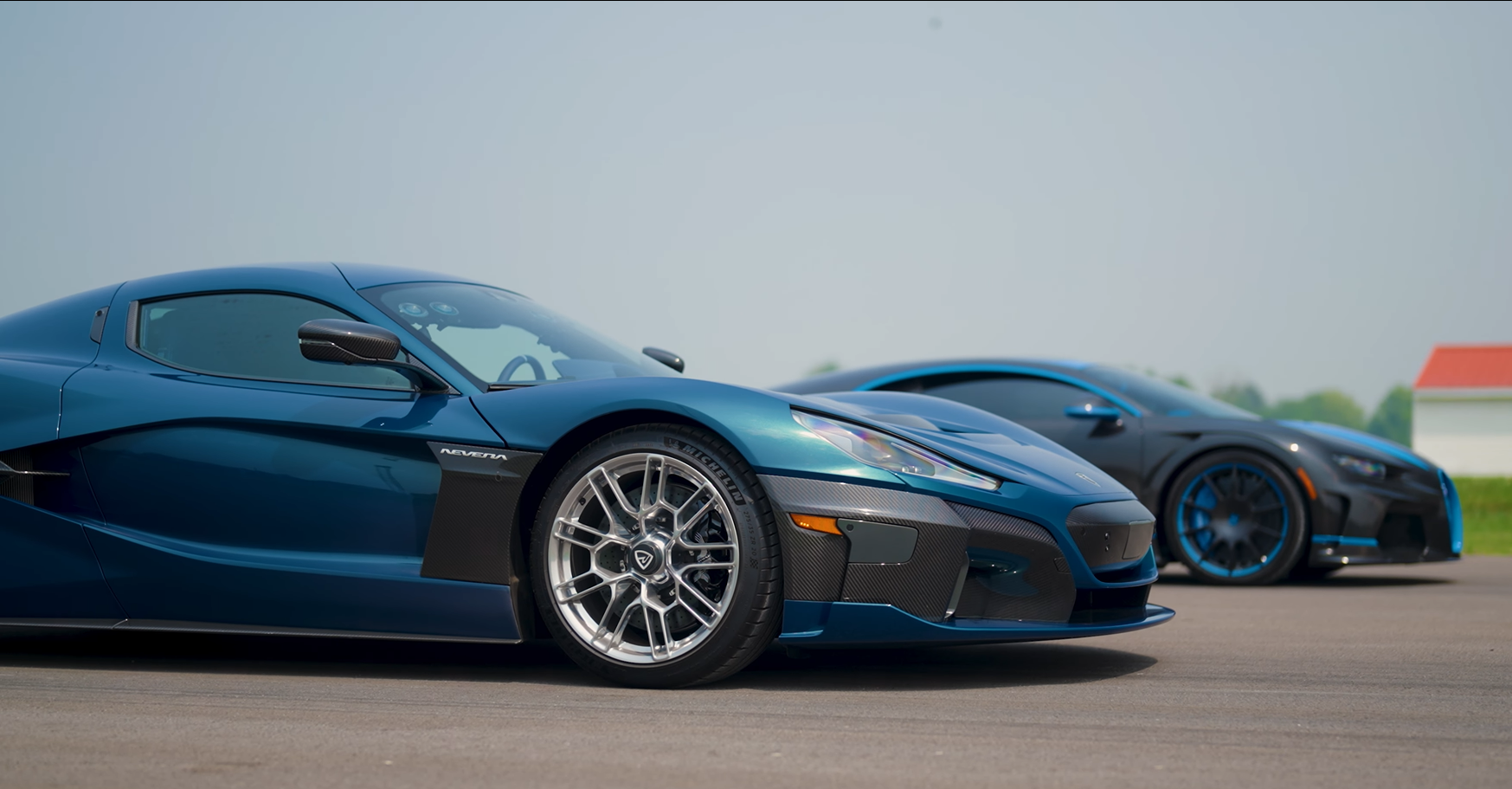 Rimac Nevara Bugatti Chiron Tesla Model S Plaid drag race folie