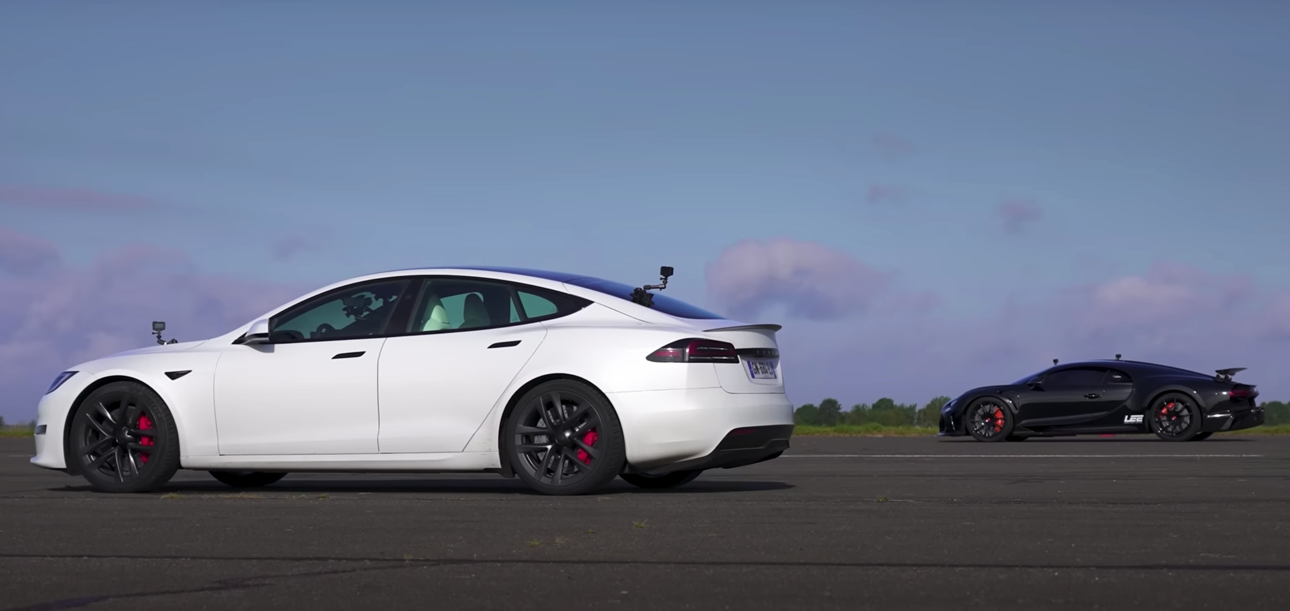 Bugatti Chiron Super Sport Tesla Model S Plaid
