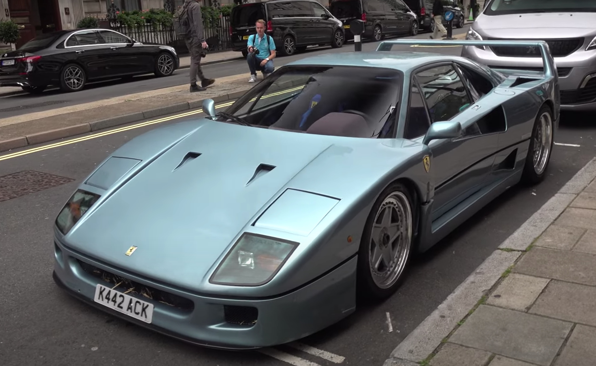 Ferrari F40 "bleu Hyperion"