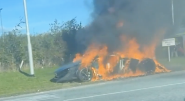 McLaren Artura en feu