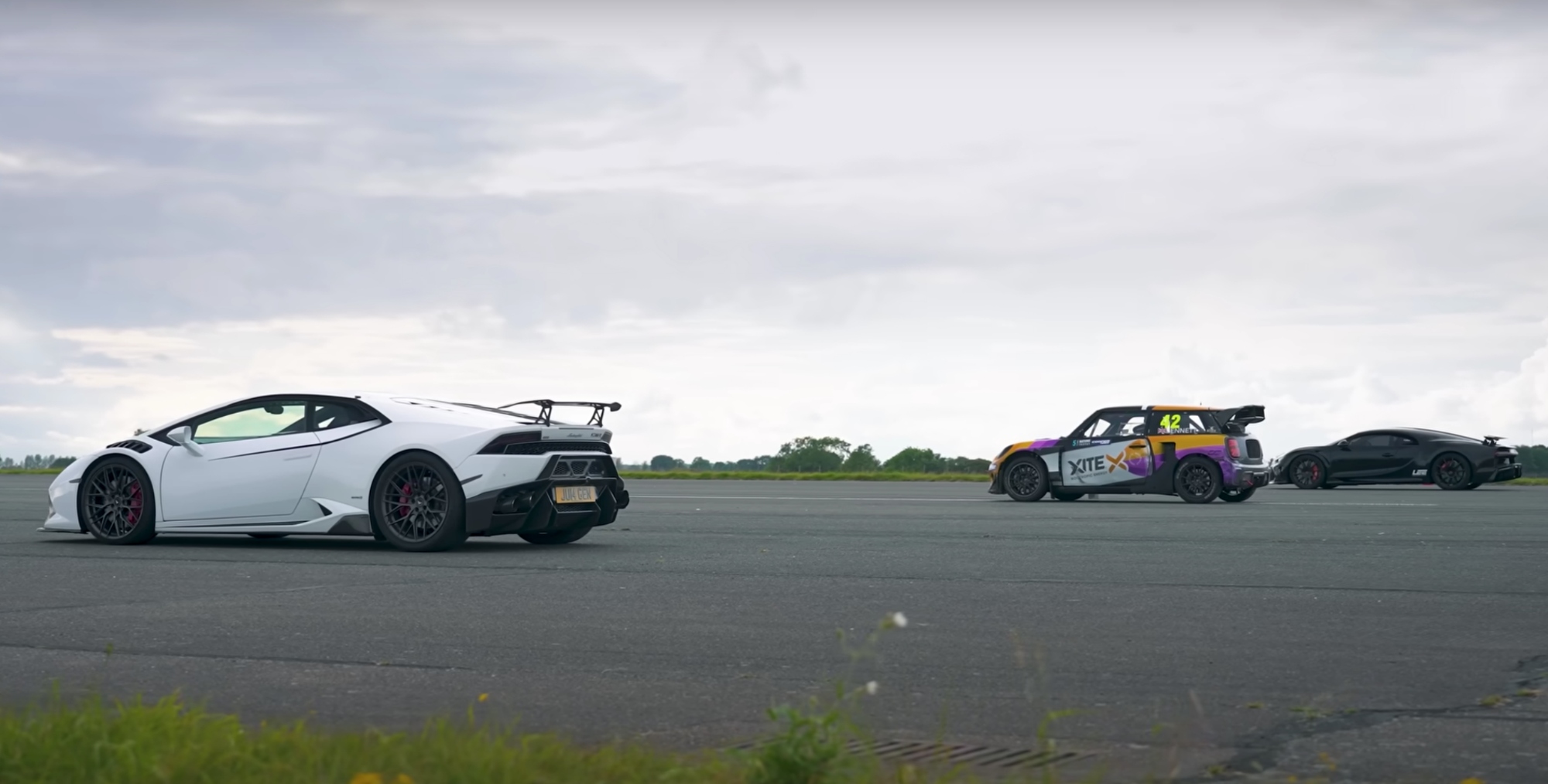 Lamborghini Huracan Bugatti Chiron Super Sport Mini WRX drag race 2023