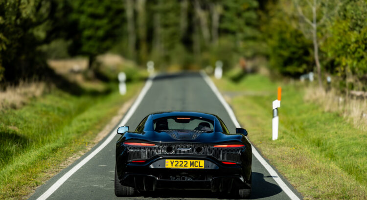 Essai Grand Format - McLaren Artura : une sportive qui frappe fort, vite mais discrètement