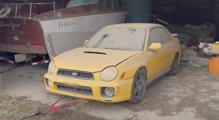 Subaru Impreza WRC : premier lavage en 7 ans, pour retrouver sa couleur d’antan