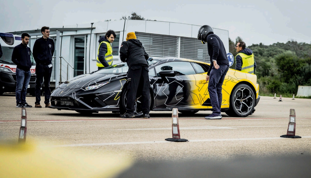 Lamborghini Suspension "Active Wheel Carrier" 2024