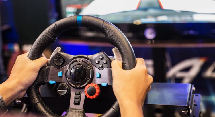 Volant de simulation : que choisir entre un direct drive ou un volant à courroie ?