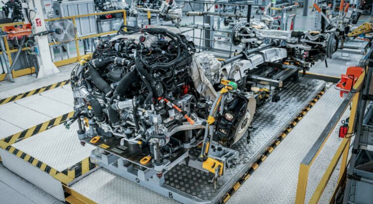Bentley : un V8 PHEV surpuissant pour remplacer le W12
