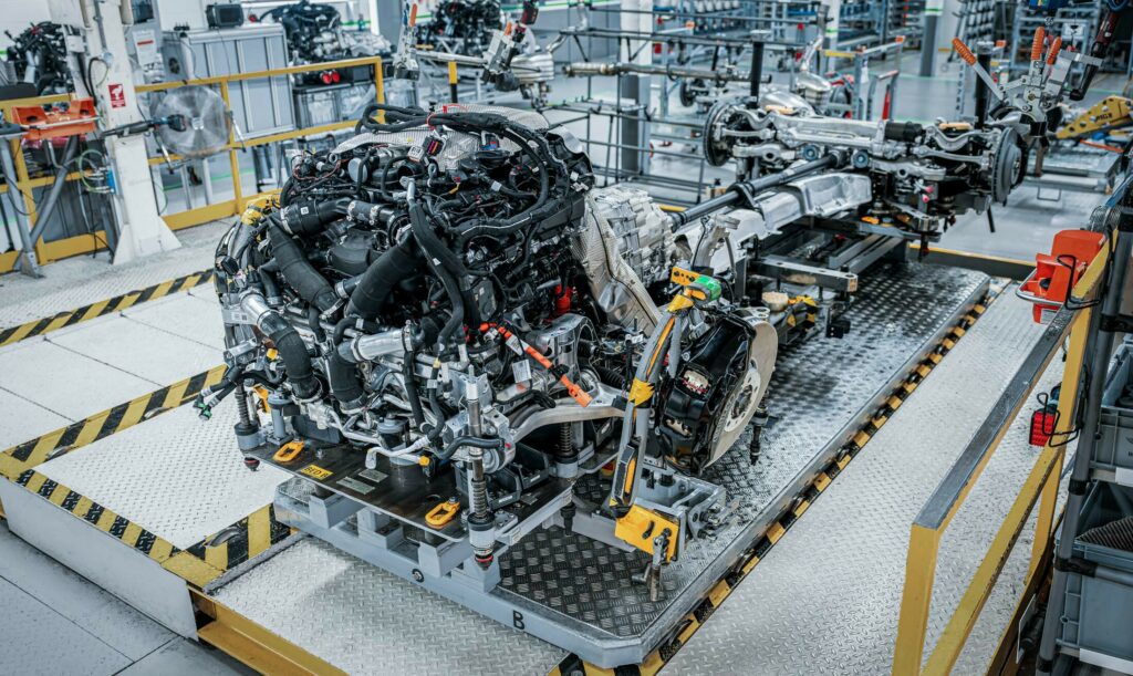 Bentley V8 PHEV remplace W12