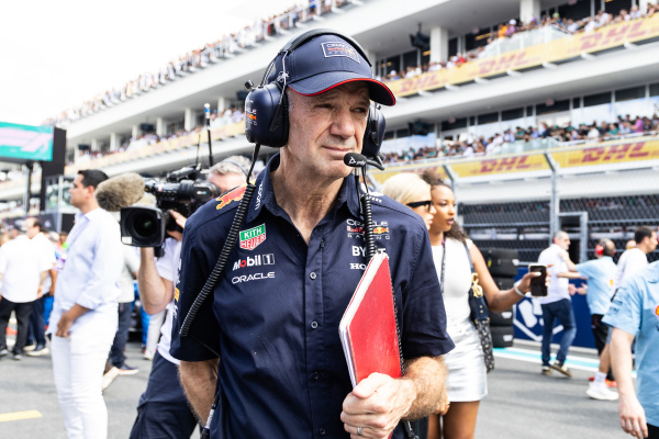 Adrian Newey aurait signé chez Ferrari pour 2025
