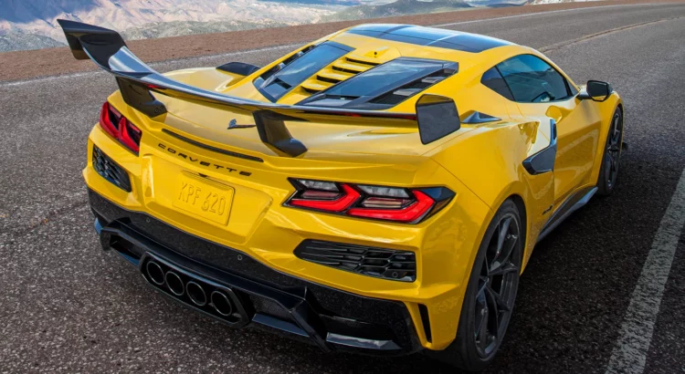 Chevrolet Corvette ZR1 2025 : pas d’électrique... mais un impressionnant V8 de plus de 1 000 chevaux (+images)