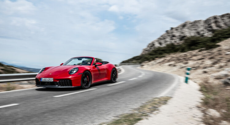 Essai - Porsche 911 Carrera 4 GTS Cabriolet : que vaut la 911 à la sauce hybride ?