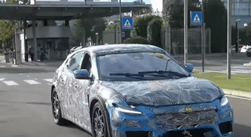 Ferrari &eacute;lectrique Purosangue sonorit&eacute; fake