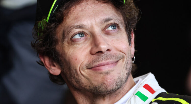 Valentino Rossi : la légende du MotoGP va piloter l'Hypercar LMDh de BMW