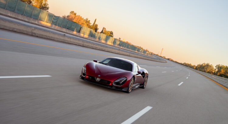 Alfa Romeo 33 Stradale : la future supercar titille une vitesse vertigineuse à Nardò !