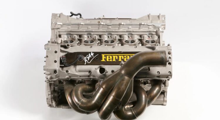 Le V10 d'une Ferrari F300 signé par Schumacher est à vendre aux enchères