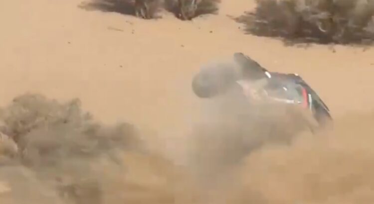 Dakar 2025 : Sébastien Loeb part en tonneaux ! (+ vidéo)