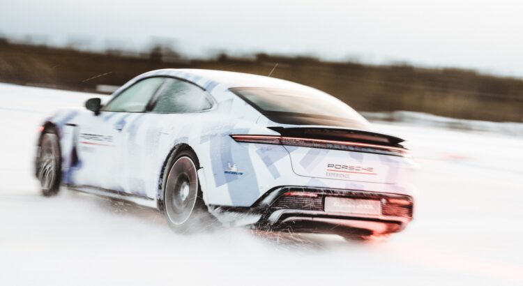 La Porsche Taycan signe un record du monde de drift... sur 17 kilomètres !