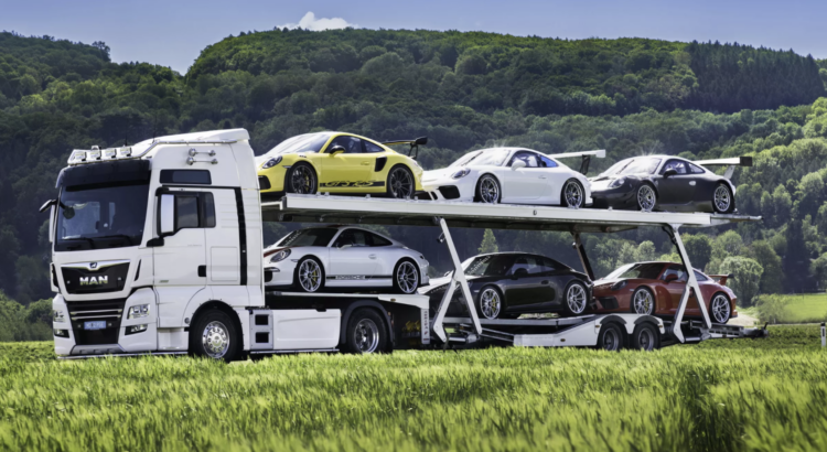 Qui veut acheter ce camion de rêve rempli de Porsche 911 ?