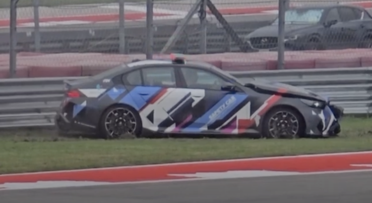 MotoGP Austin 2025 : la BMW M5 Safety Car termine dans les rails