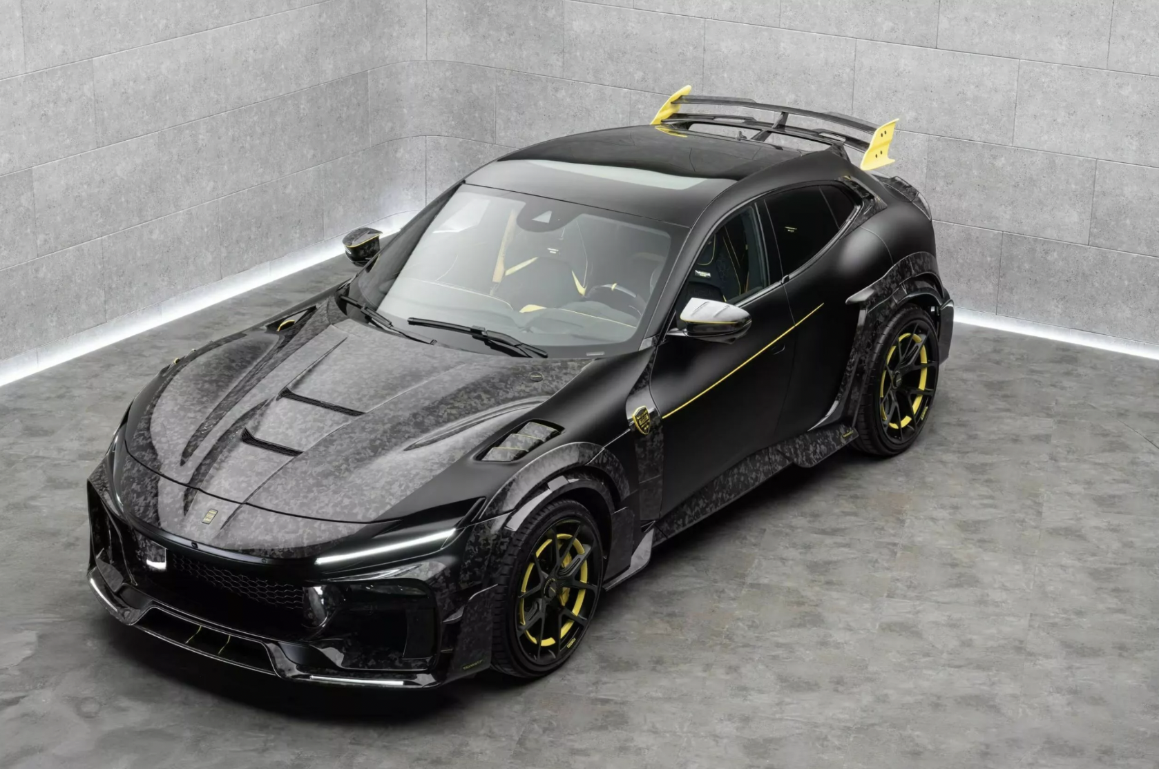Ferrari Purosangue Mansory massacre