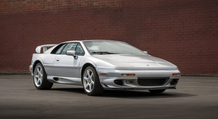 Lotus Esprit V8 : peut-on faire de bonnes affaires en occasion ?
