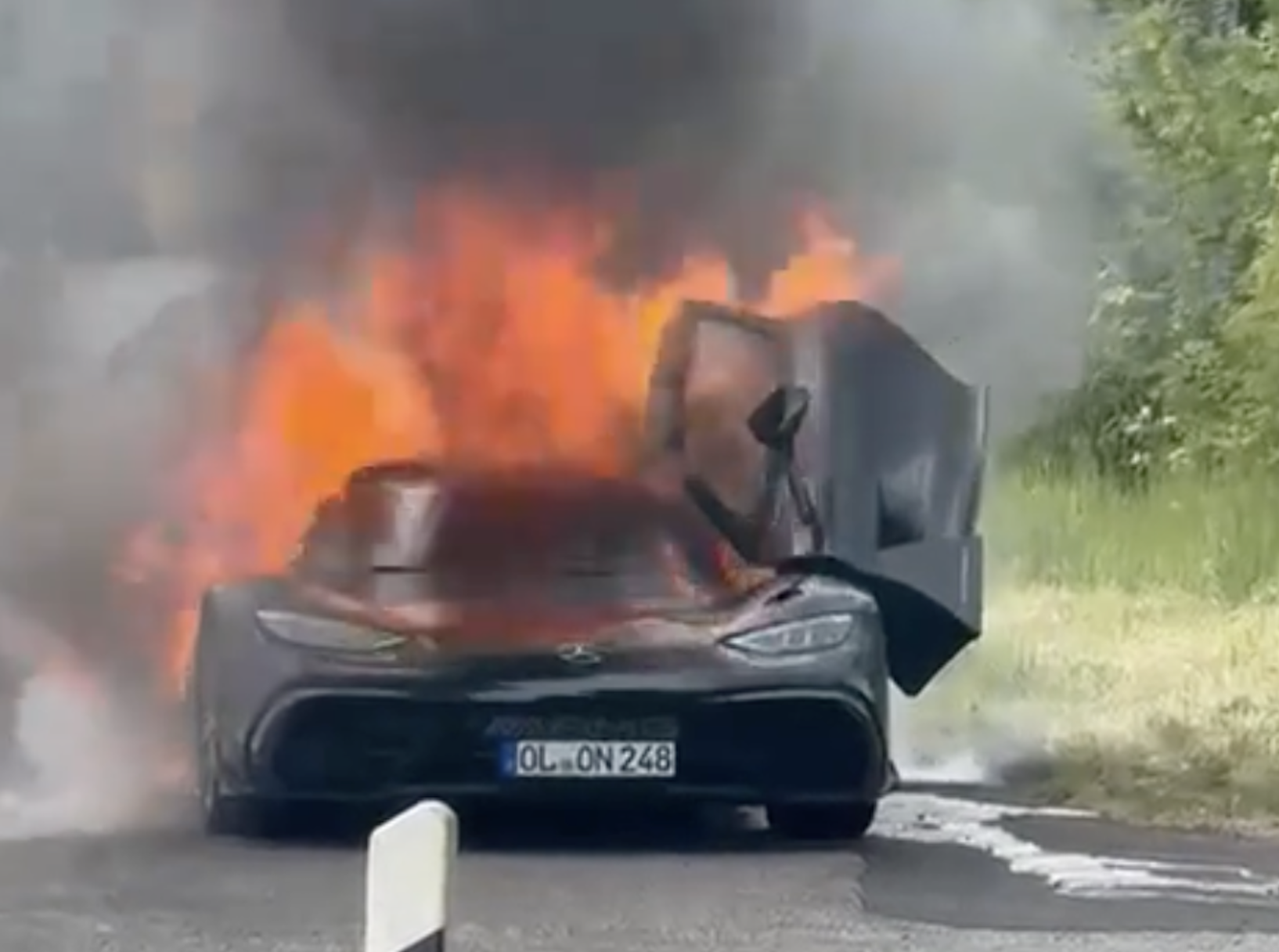 Mercedes-AMG One brûlée