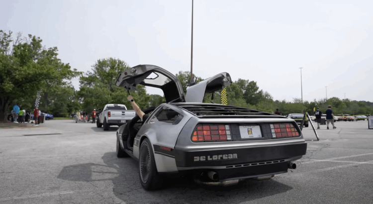 Cette DeLorean cache un V8 italien sous son capot (+vidéo)