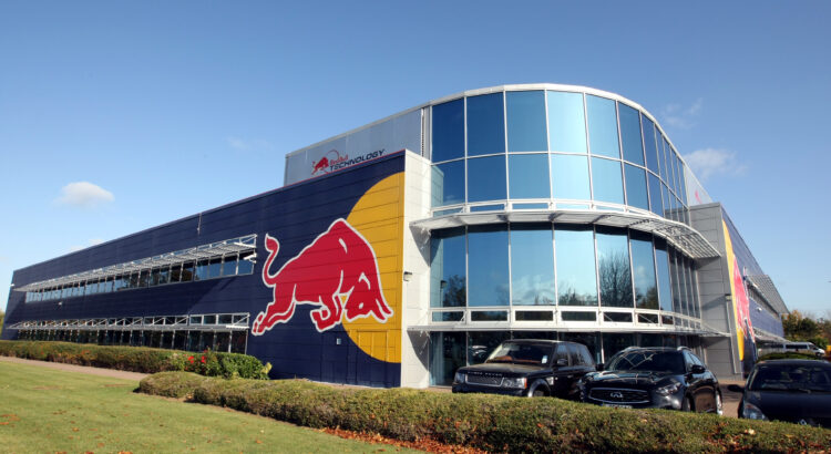 Red Bull : Helmut Marko aurait demandé aux employés de "sourire" ?