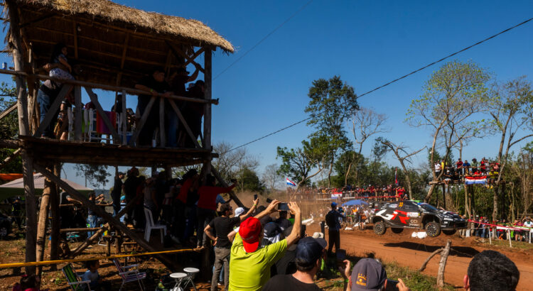 Elfyn Evans conserve sa première place au championnat