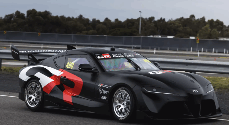Cette Toyota Supra de course cache un V8 Lexus sous son capot