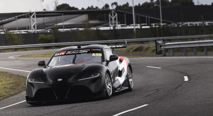 Cette Toyota Supra de course cache un V8 Lexus sous son capot