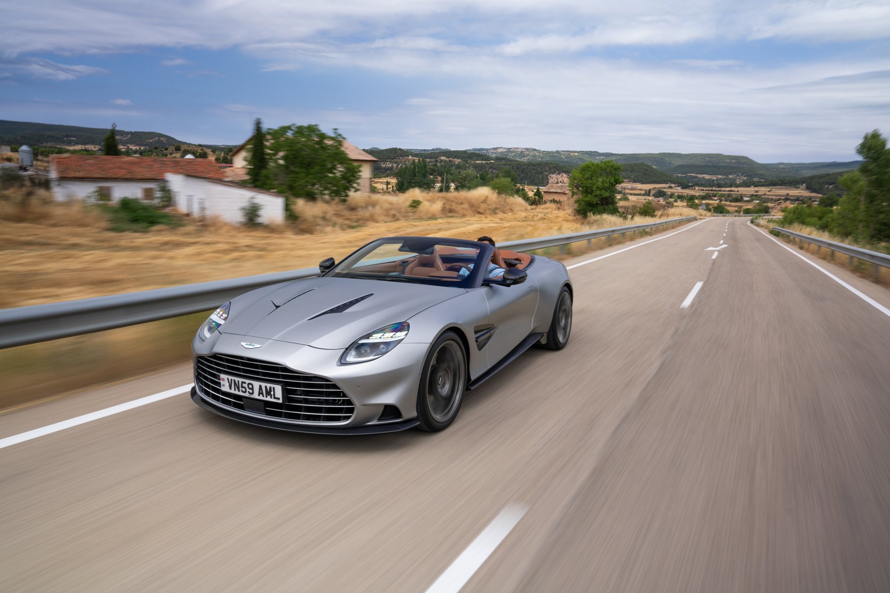 Aston Martin Vanquish Volante 2025