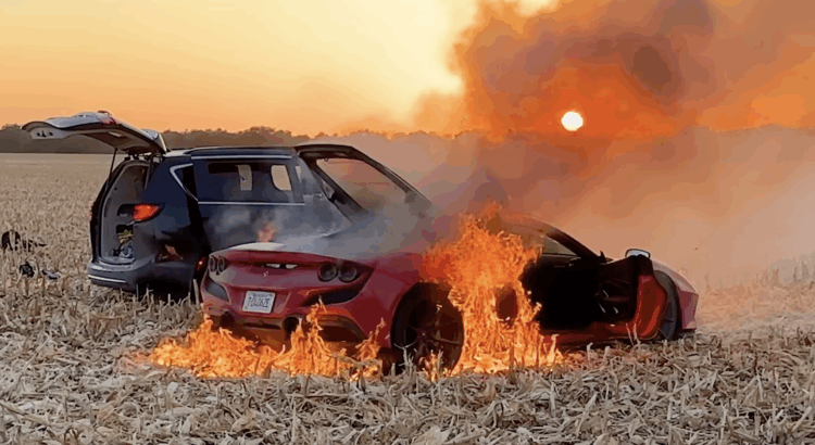 Ce Youtubeur détruit sa Ferrari et se fait arrêter pour fraude fiscale