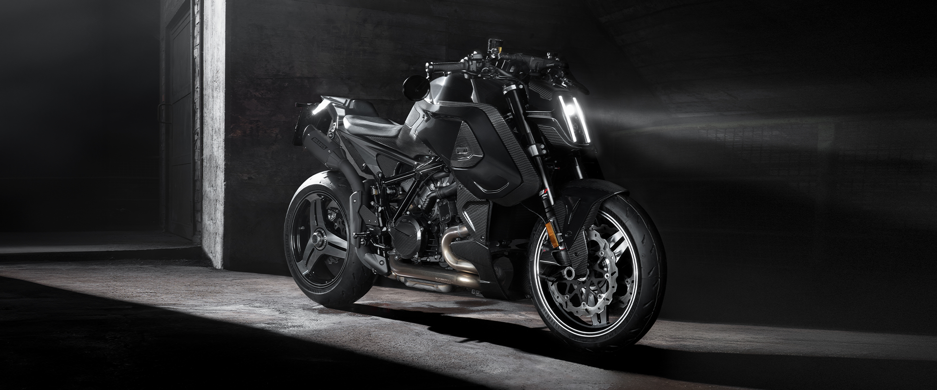 KTM Brabus 1400 R trois quart avant droit