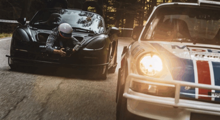 Voici la Porsche 718 Boxster qui sert à filmer d'autres Porsche