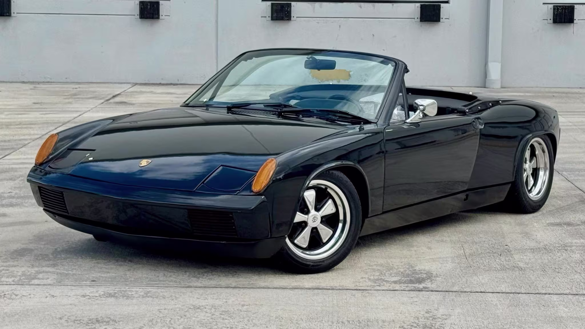 Porsche 914 : encore abordable, elle devient redoutable avec un moteur de 911