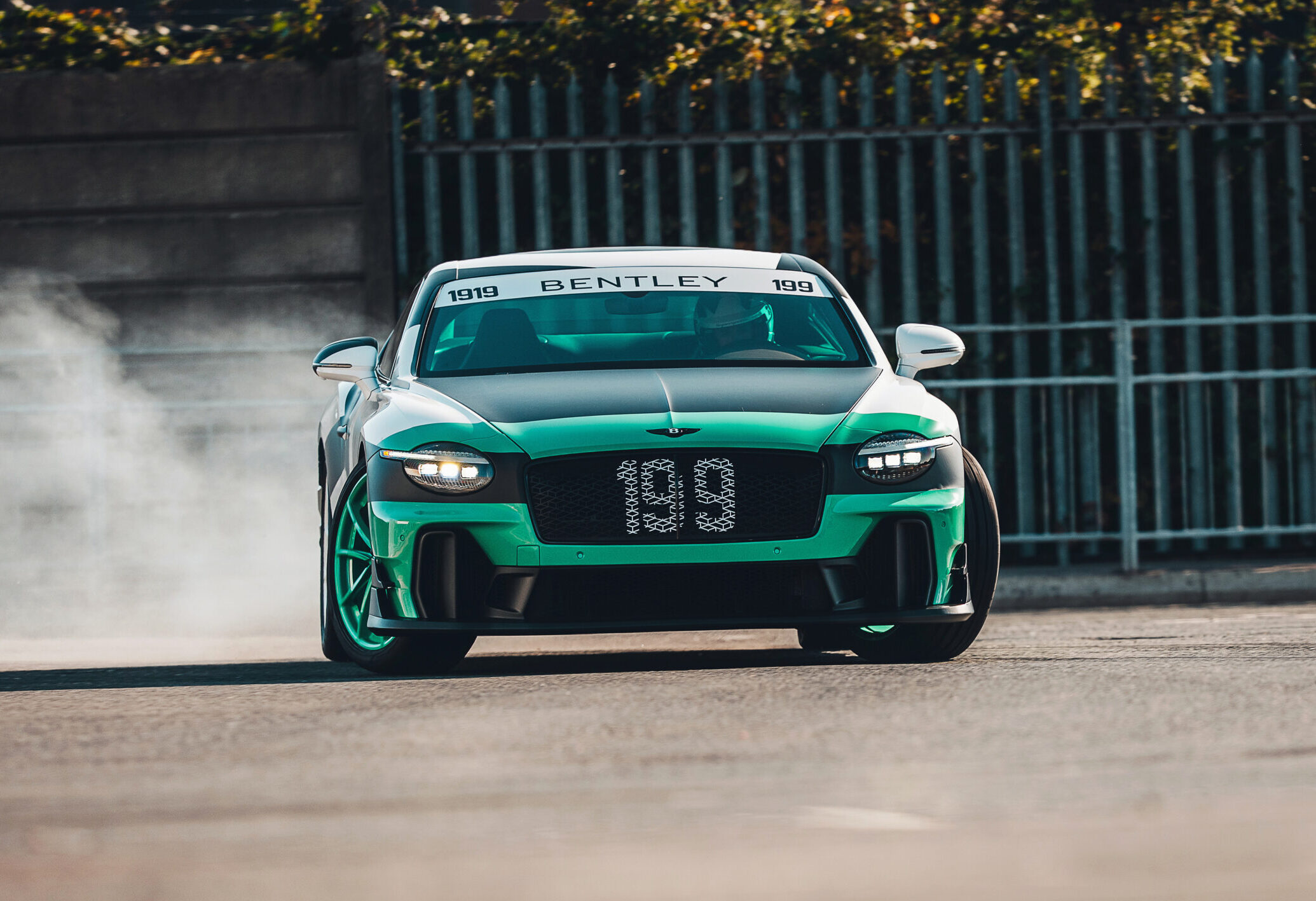 Gymkhana : Travis Pastrana déchaîne une Bentley Supersports de 666 ch ! (+ vidéo)