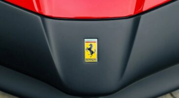 Le nez avant d'une Ferrari