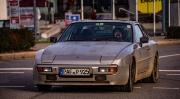 Porsche 944