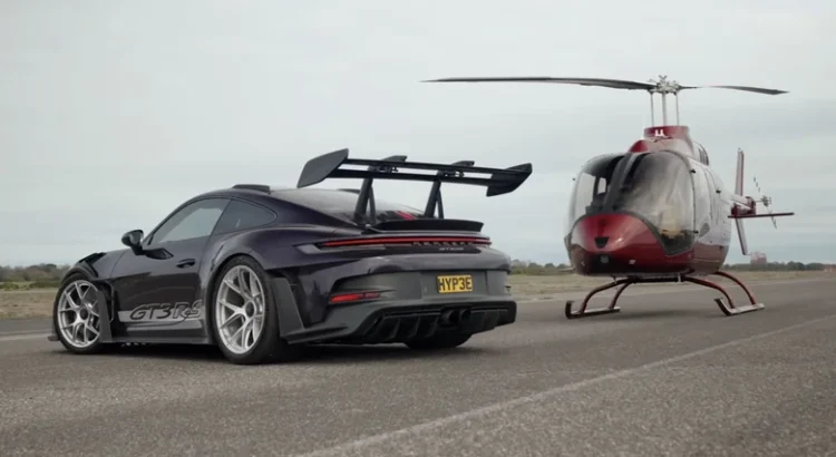 Porsche 911 GT3 RS et un h&eacute;licopt&egrave;re Bell 505