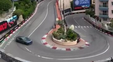 James Deane part en glisse à bord d'une Mustang Dark Horse à Monaco