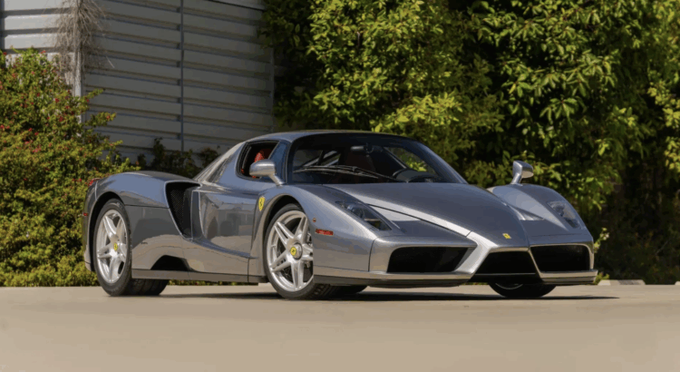 Même si elle n'est pas rouge, cette Ferrari Enzo s'est vendue plus de 10 millions de dollars