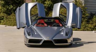 Ferrari Enzo grise ench&egrave;res