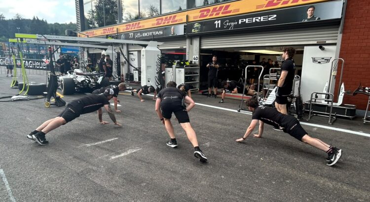 En images : au plus près des F1 2026, au coeur de la pitlane de Spa
