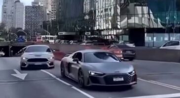 Audi R8 vs Mustang Mach 1
