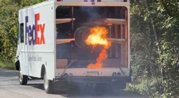 Un camion FedEx équipé d'un réacteur